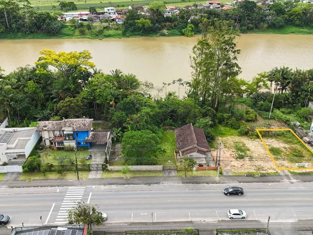 Imagem: Terreno na Rua Itajaí, em Gaspar