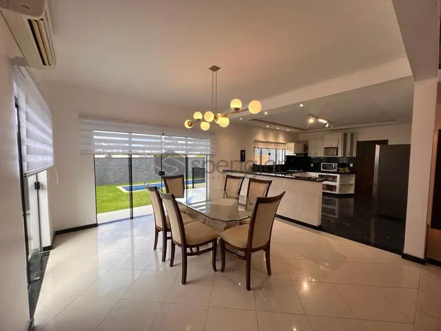 Imagem 4: Casa com piscina, no centro de Gaspar!