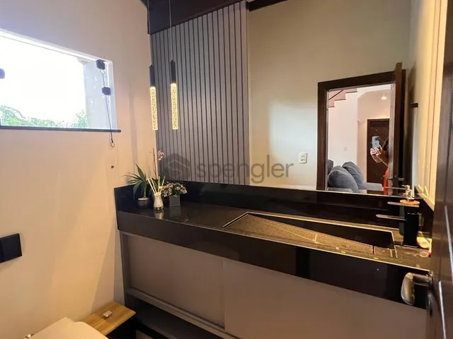 Imagem 2: Casa com piscina, no centro de Gaspar!