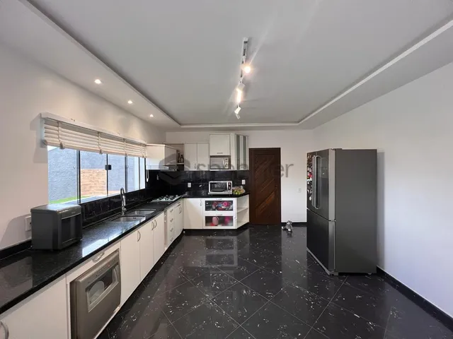 Imagem 6: Casa com piscina, no centro de Gaspar!