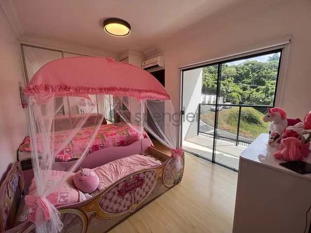 Imagem 9: Casa com piscina, no centro de Gaspar!