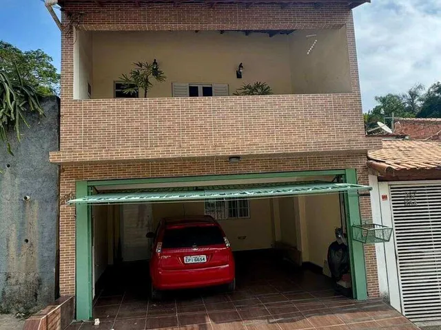 Imagem: A casa possui 2 Dormitórios, 2 Suítes, 2 Banheiros, 2