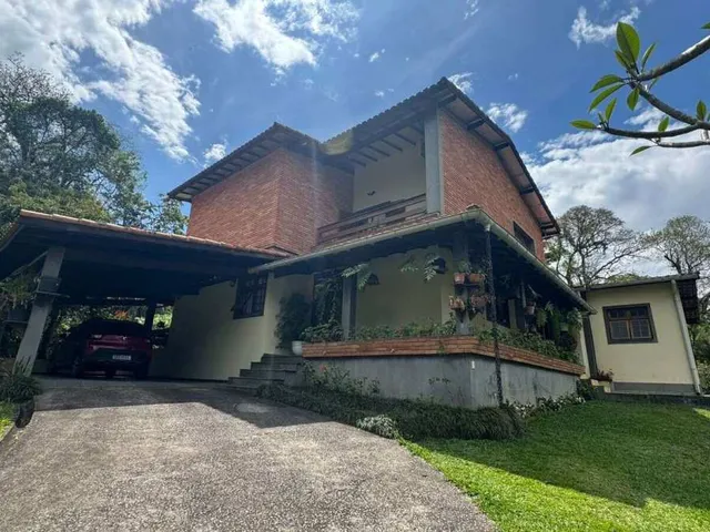 Imagem: A casa em condomínio possui 4 Dormitórios, 1 Suíte, 3