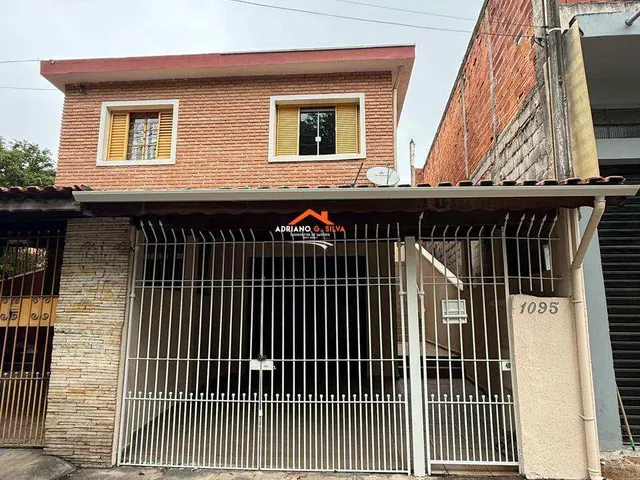 Imagem: A casa possui 2 Dormitórios, 1 Suíte, 1 Banheiro, 2 Vagas