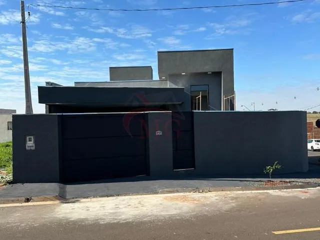 Imagem: A casa possui 2 Dormitórios, 1 Suíte, 2 Banheiros, 1 Vaga