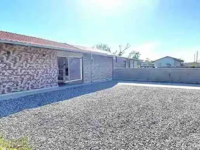 Imagem: Casa com Piscina Tendo 2 Dormitórios e