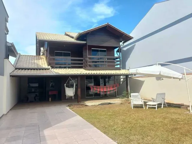 Imagem 3: Casa com 3 dormitórios sendo 1 suíte e 2 vagas de garagem em Penha/SC
