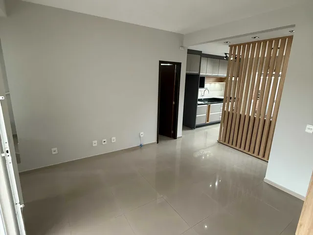 Imagem 2: Geminado com 3 dormitórios sendo 1 suíte e 2 vagas de garagem - Boa Vista