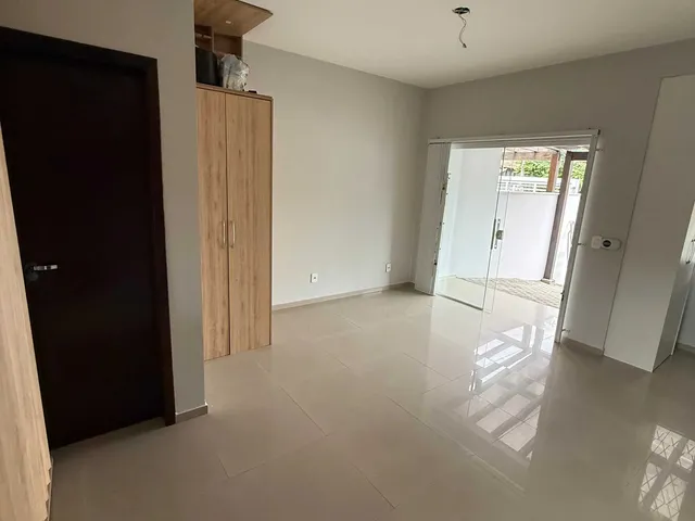 Imagem 8: Geminado com 3 dormitórios sendo 1 suíte e 2 vagas de garagem - Boa Vista