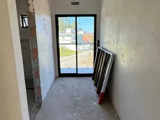 Imagem 4: Casa com 3 dormitórios sendo 1 suíte e 2 vagas de garagem em Joinville/SC