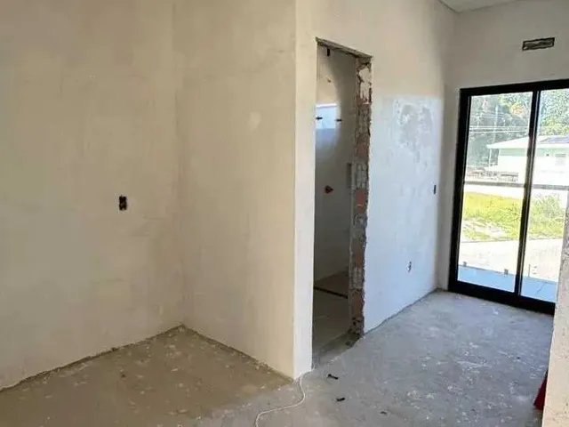 Imagem 5: Casa com 3 dormitórios sendo 1 suíte e 2 vagas de garagem em Joinville/SC