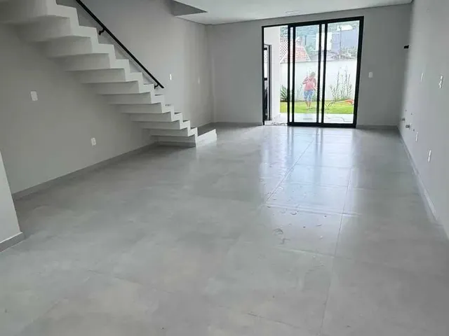 Imagem: Geminado com 3 suítes e 2 vagas de garagem