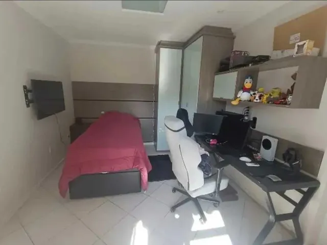 Imagem 3: Ampla casa com 4 suítes e 4 vagas de garage, piscina e área de festa espaçosa
