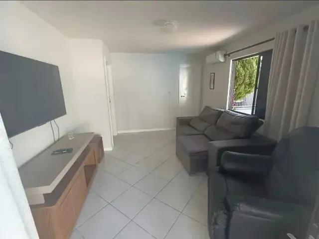 Imagem 7: Ampla casa com 4 suítes e 4 vagas de garage, piscina e área de festa espaçosa