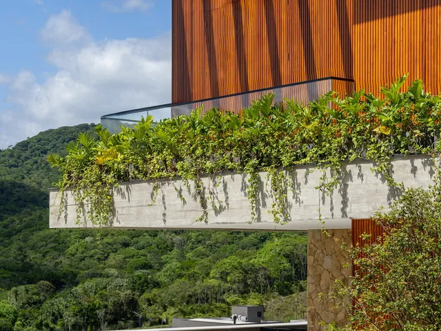 Imagem 2: Casa com 4 Dormitórios À Venda Sendo 4 Suítes, 390.7 M² por - R$ 6.500.000,00 - Várzea do Ranchinho - Camboriú/Sc