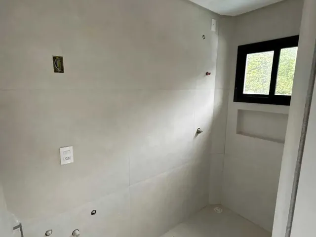 Imagem: Sobrado com 3 suítes e 2 vagas com piscina