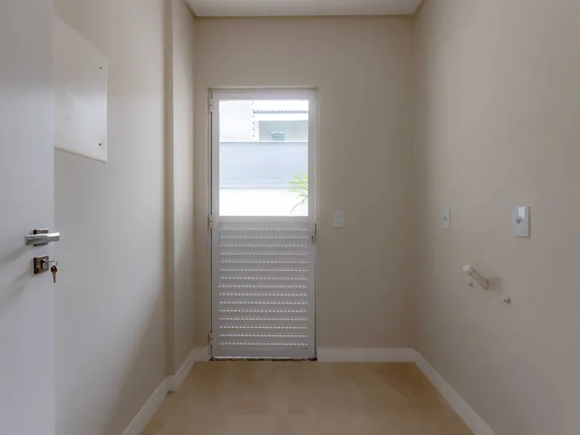 Imagem 16: Sobrado Geminado Novo! com 4 Suítes e 2 Vagas de Garagem no Centro em Balneário Camboriú - Sc