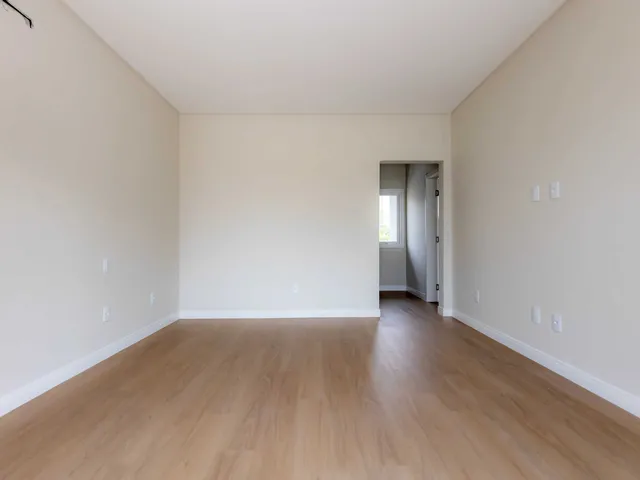 Imagem 7: Sobrado Geminado Novo! com 4 Suítes e 2 Vagas de Garagem no Centro em Balneário Camboriú - Sc
