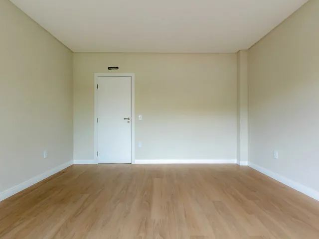 Imagem 3: Sobrado Geminado Novo! com 4 Suítes e 2 Vagas de Garagem no Centro em Balneário Camboriú - Sc