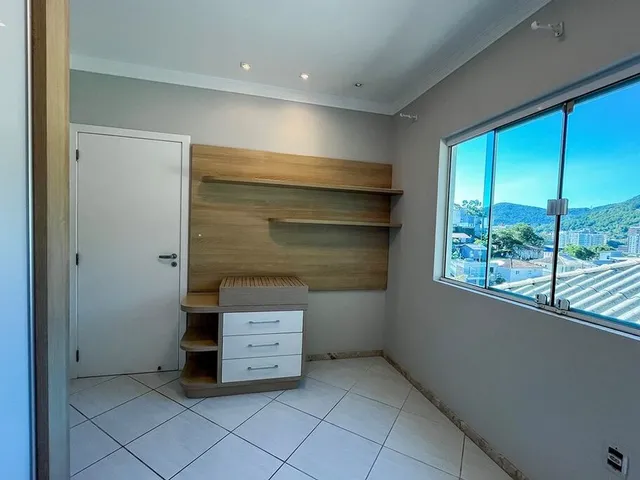 Imagem 3: Casa 4 Dormitórios para venda em Florianópolis - SC