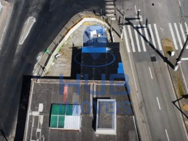 Imagem: A loja possui 1 Dormitório, 2 Banheiros, 5 Vagas na