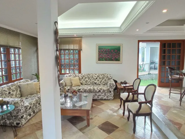 Imagem: Casa com 4 Dormitórios à Venda, 316m2