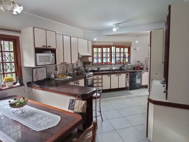 Imagem 12: Casa com 4 Dormitórios à Venda, 316m2, de Área Construída, Piscina, Edícula e