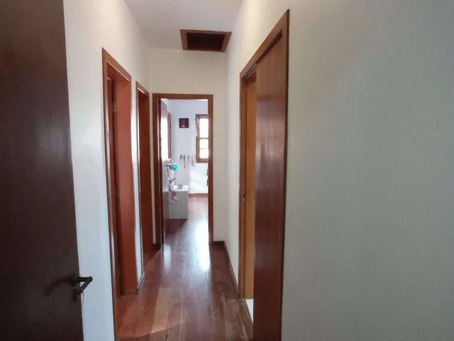 Imagem 13: Casa com 4 Dormitórios à Venda, 316m2, de Área Construída, Piscina, Edícula e