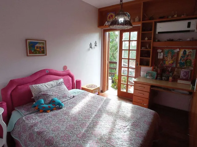 Imagem 11: Casa com 4 Dormitórios à Venda, 316m2, de Área Construída, Piscina, Edícula e