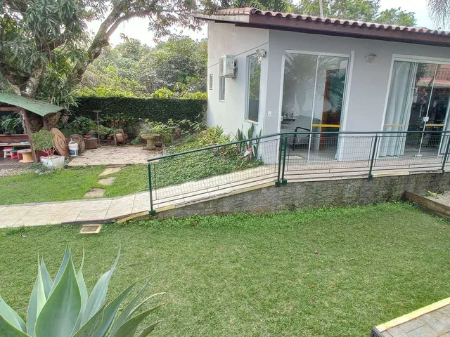 Imagem 16: Casa com 4 Dormitórios à Venda, 316m2, de Área Construída, Piscina, Edícula e