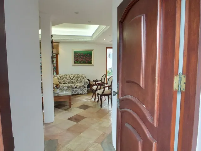 Imagem 3: Casa com 4 Dormitórios à Venda, 316m2, de Área Construída, Piscina, Edícula e