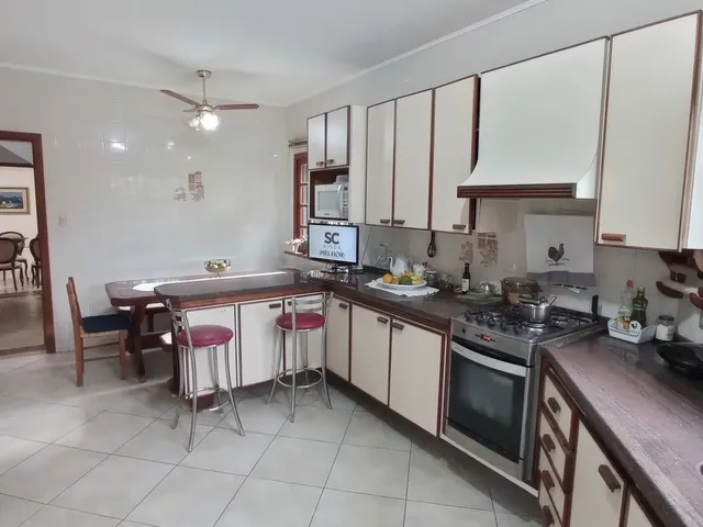 Imagem 9: Casa com 4 Dormitórios à Venda, 316m2, de Área Construída, Piscina, Edícula e