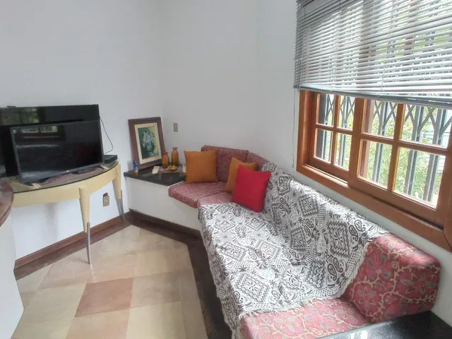 Imagem 7: Casa com 4 Dormitórios à Venda, 316m2, de Área Construída, Piscina, Edícula e