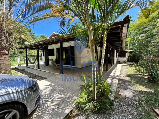 Imagem: A casa possui 3 Dormitórios, 1 Suíte, 2 Banheiros, 3