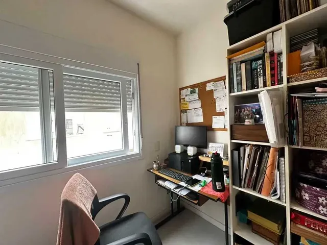 Imagem 4: Casa com 3 dormitórios sendo 1 suíte e 2 vagas de garagem - Bairro Campeche