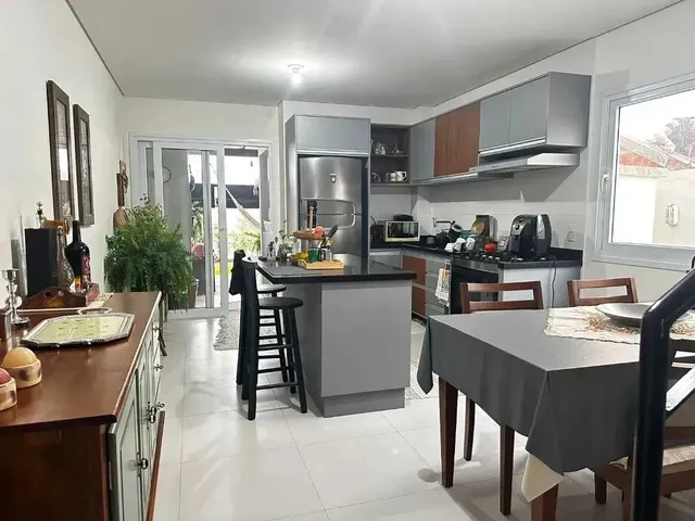Imagem 9: Casa com 3 dormitórios sendo 1 suíte e 2 vagas de garagem - Bairro Campeche