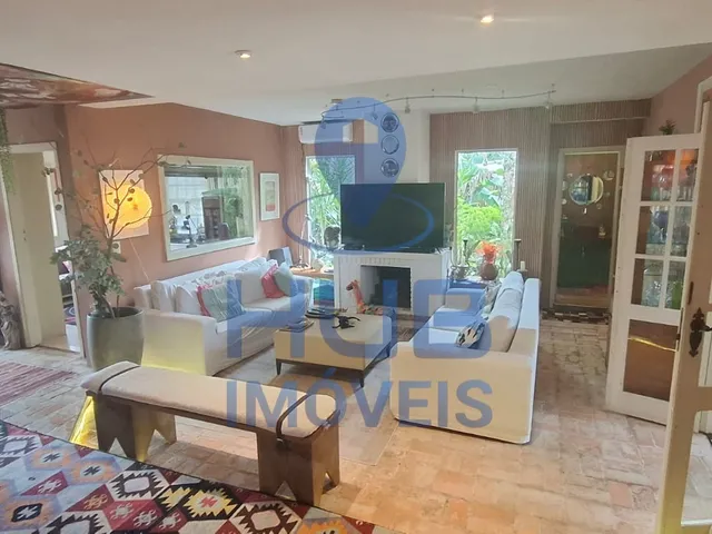 Imagem: EXCLUSIVA, 1 Suíte, 305 m2, 3 vagas, Corrego