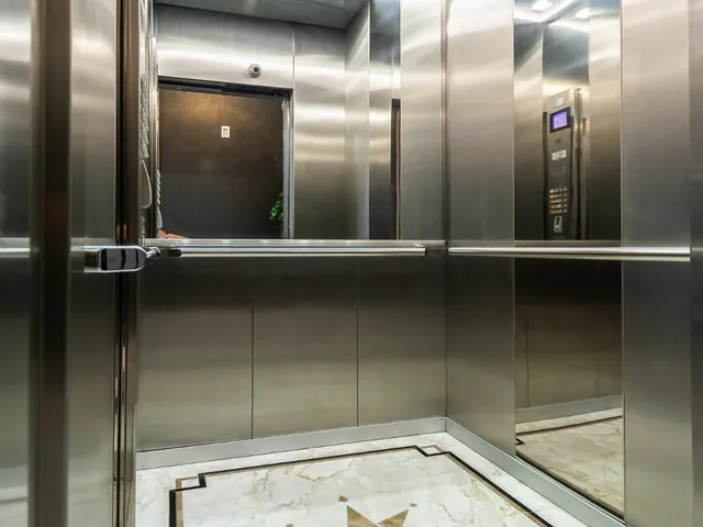 Imagem 10: Mobiliado com 4 Dormitórios À Venda Sendo 4 Suítes, 170.6 M² por - R$ 7.335.077,46 - Centro - Bal. Camboriú/Sc