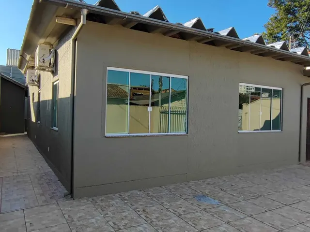 Imagem 3: Casa com 3 dormitórios sendo 1 suíte e 2 vagas de garagem no bairro são Judas Itajai/SC
