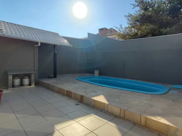Imagem 14: Casa com 3 dormitórios sendo 1 suíte e 2 vagas de garagem no bairro são Judas Itajai/SC
