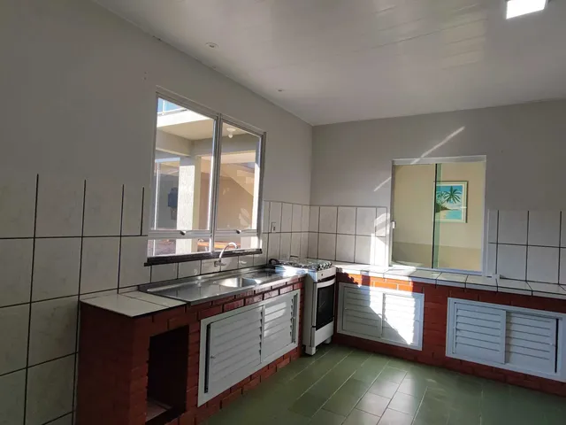 Imagem 10: Casa com 3 dormitórios sendo 1 suíte e 2 vagas de garagem no bairro são Judas Itajai/SC