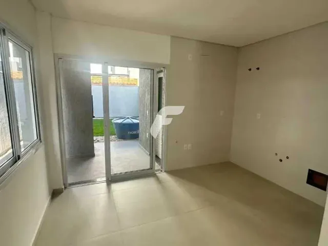 Imagem 2: Casa com 3 dormitórios sendo 1 suíte e 2 vagas de garagem - Campeche, Florianópolis/SC