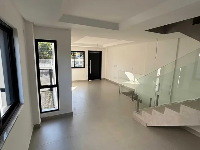 Imagem: Sobrado triplex com 3 suítes e 4 vagas