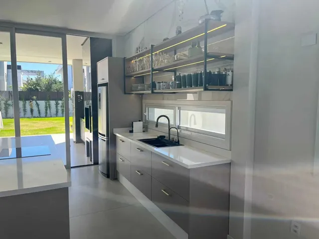 Imagem 12: Casa com 4 suítes sendo 1 master e 4 vagas de garagem - Campeche em Florianópolis/SC