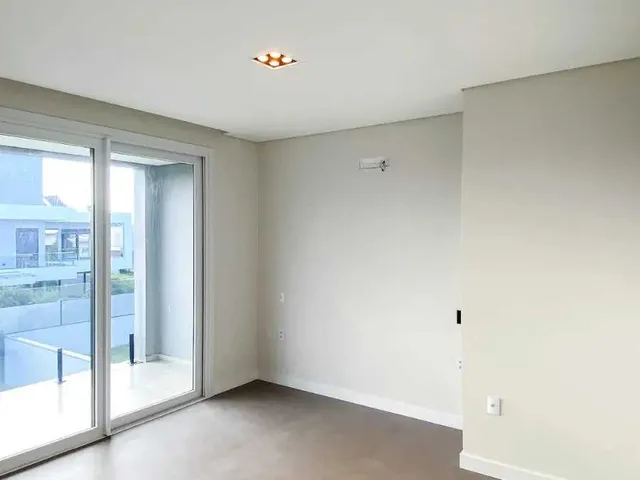 Imagem: Casa com 4 suítes sendo 1 master e 4 vagas