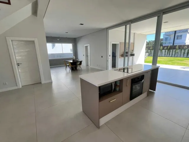 Imagem 13: Casa com 4 suítes sendo 1 master e 4 vagas de garagem - Campeche em Florianópolis/SC