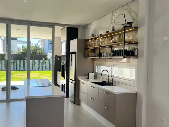 Imagem 8: Casa com 4 suítes sendo 1 master e 4 vagas de garagem - Campeche em Florianópolis/SC