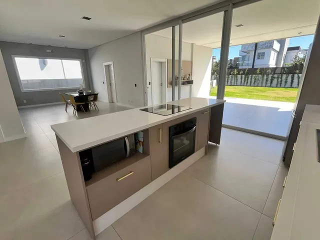 Imagem 14: Casa com 4 suítes sendo 1 master e 4 vagas de garagem - Campeche em Florianópolis/SC