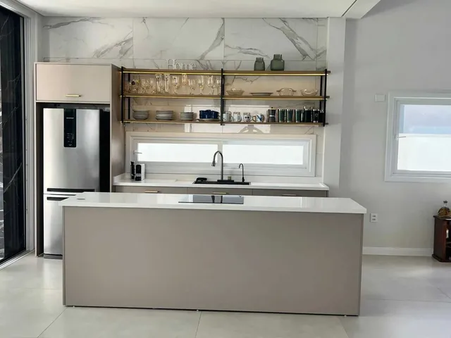 Imagem 11: Casa com 4 suítes sendo 1 master e 4 vagas de garagem - Campeche em Florianópolis/SC