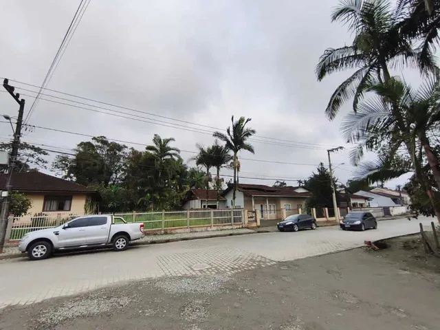 Imagem 2: Casa com 3 dormitórios sendo 1 suíte e 2 vagas de garagem no bairro Vila Nova em